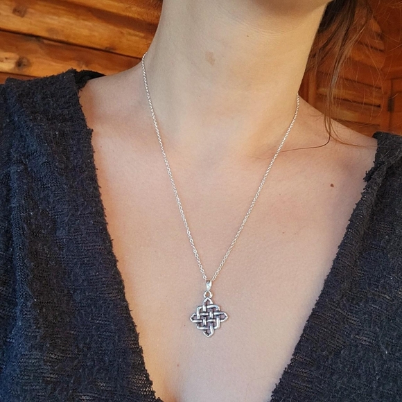 New Silver Celtic Knot Necklace - Picture 2 of 16